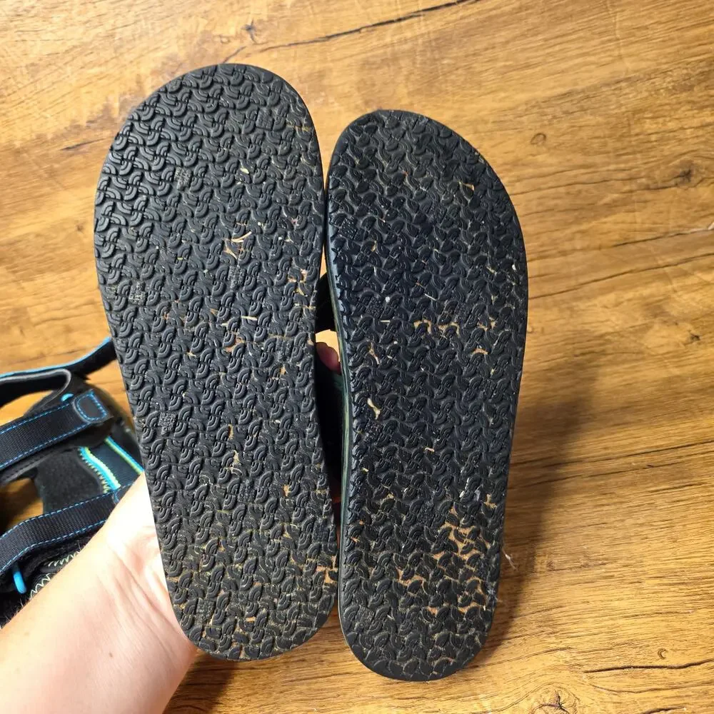 Boys Size 4 North Face Camo Flip flops Black Adjustable Sandals